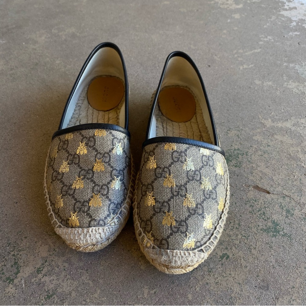 Gucci Beige and Gold Espadrille Flats with Gold Bees